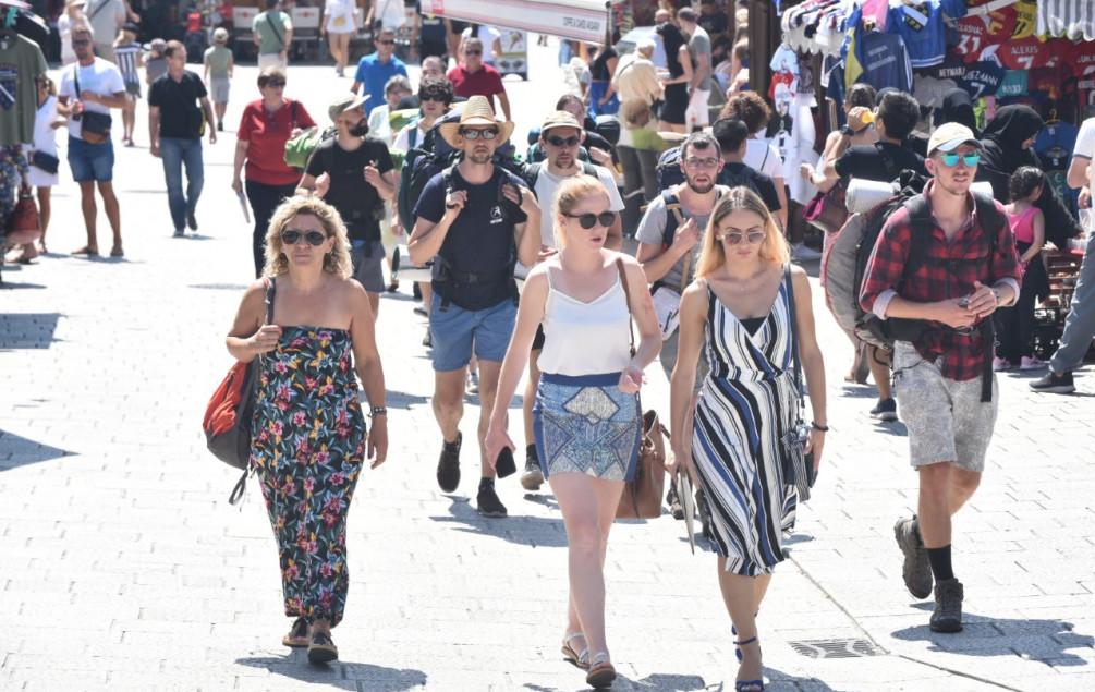 Procijenjeni očekivani životni vijek pri rođenju za stanovništvo BiH je 76,9 godina - Avaz