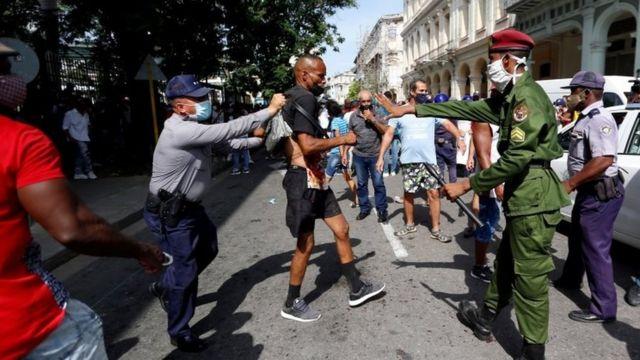 Poginuo muškarac tokom nemira u Havani