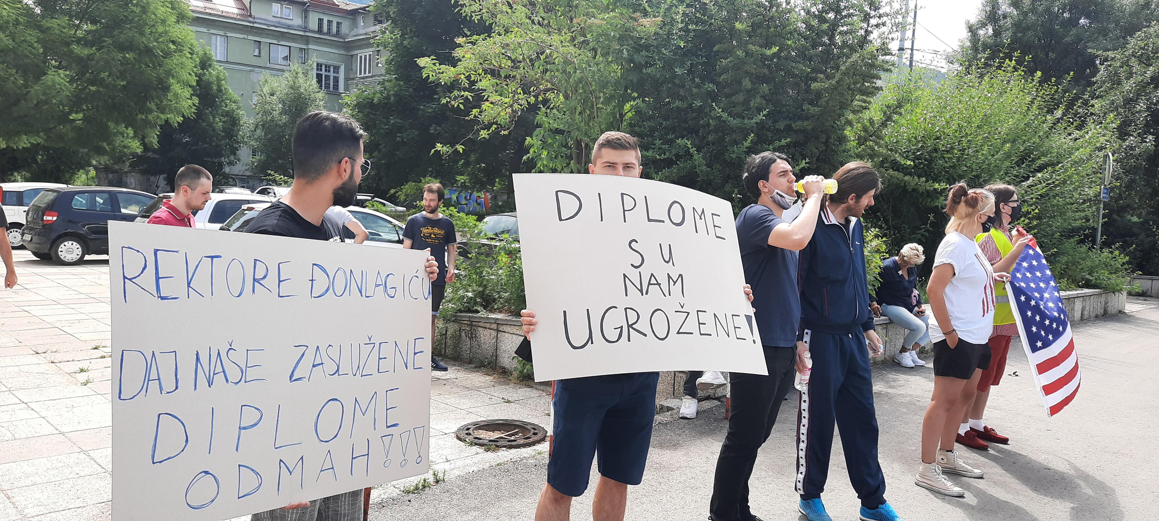 Students organized protests due to the blocked graduation process - Avaz