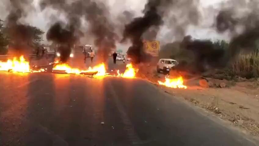 "Rioters" shot dead a police officer in southwestern Iran,  following nearly a week of protests against water shortages in the drought-hit region - Avaz