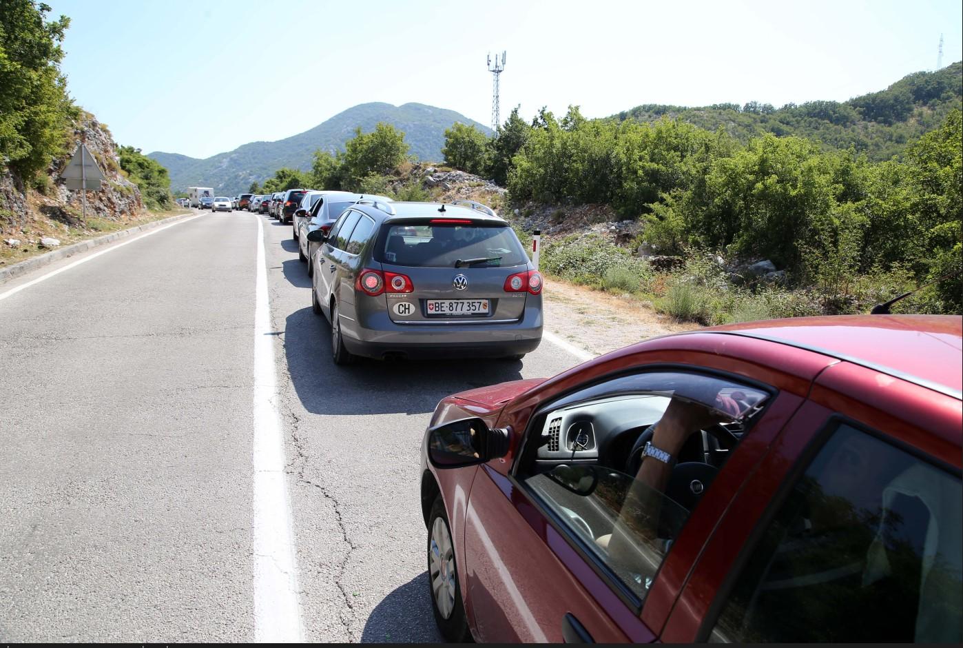 S lica mjesta: Svi požurili na crnogorsko primorje - Avaz