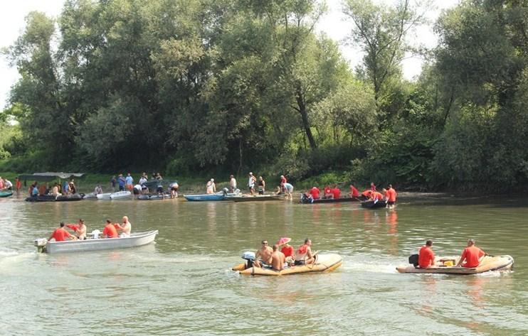 Šesnaesta, tradicionalna Srbačka regata na Vrbasu, okupila je više od stotinu učesnika - Avaz