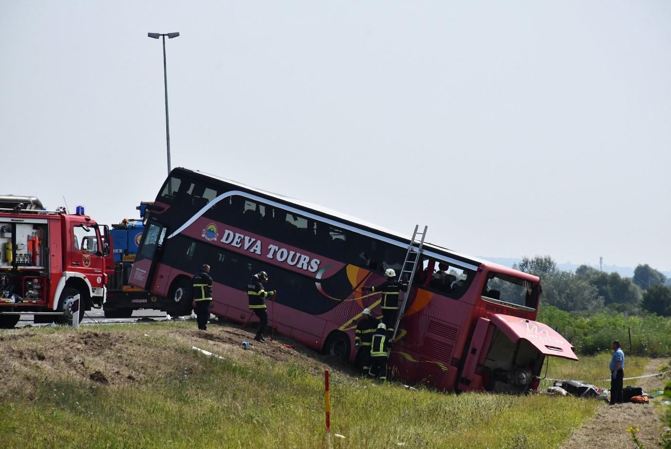 Autobus se prevrnuo kod Slavonskog Broda - Avaz