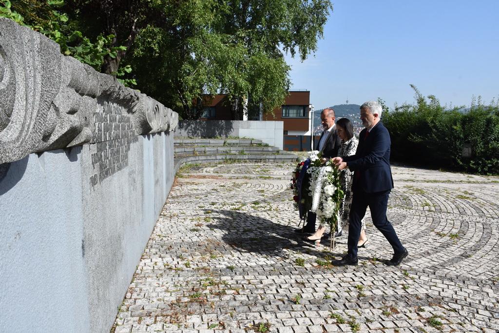 Tanović, Karić i Mandić položili vijence - Avaz