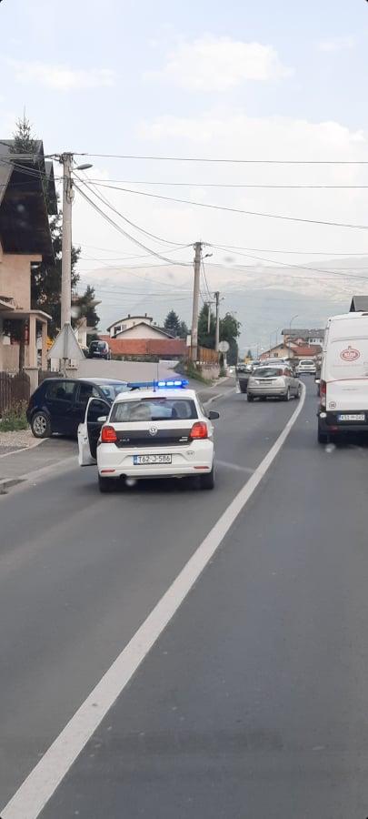 Udes u Novoj Bili: Sudarila se dva vozila, otežano odvijanje saobraćaja