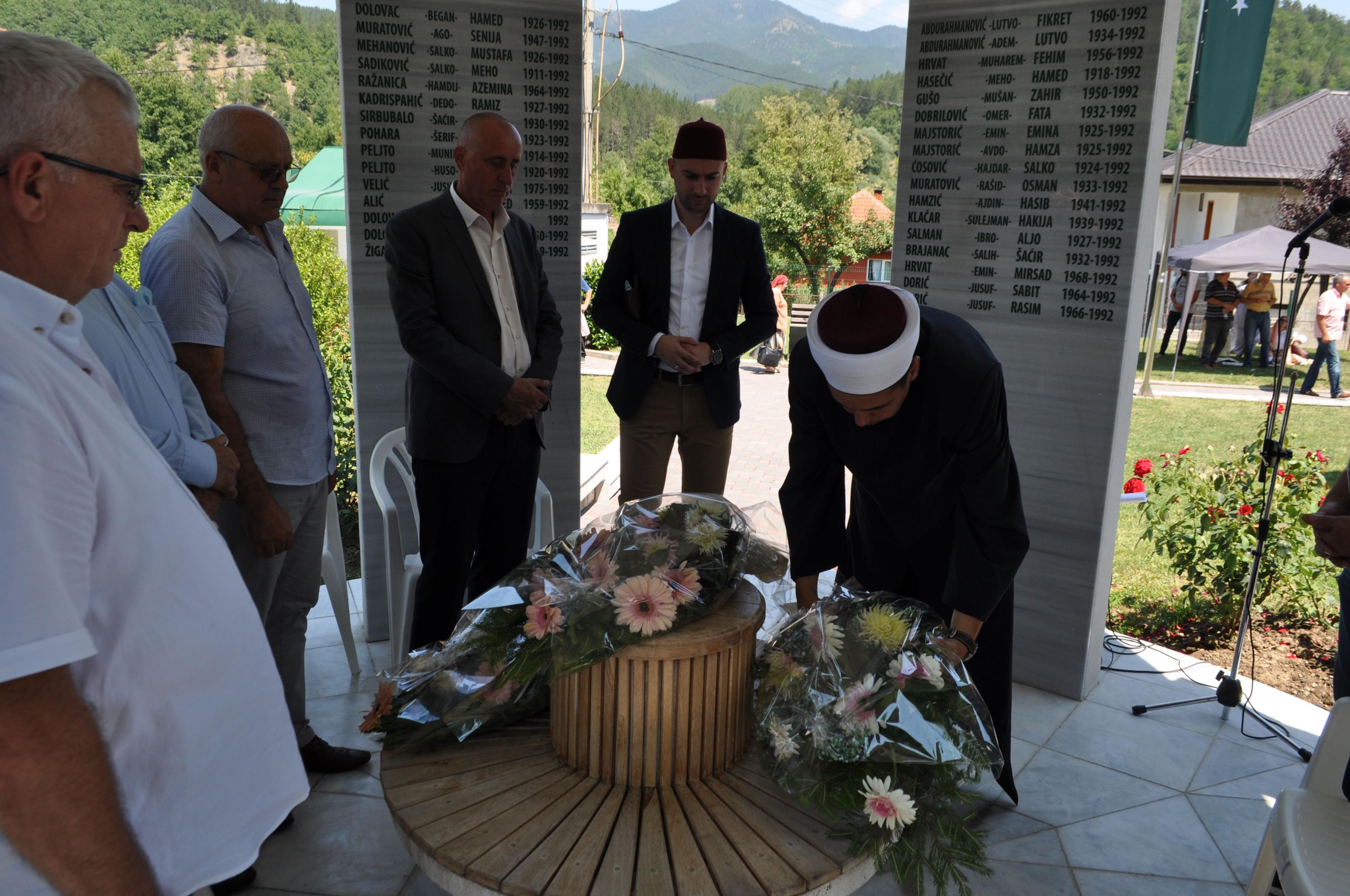 Obilježena godišnjica zločina nad stanovnicima Rudog: U Lim spuštena 101 ruža za ubijene civile