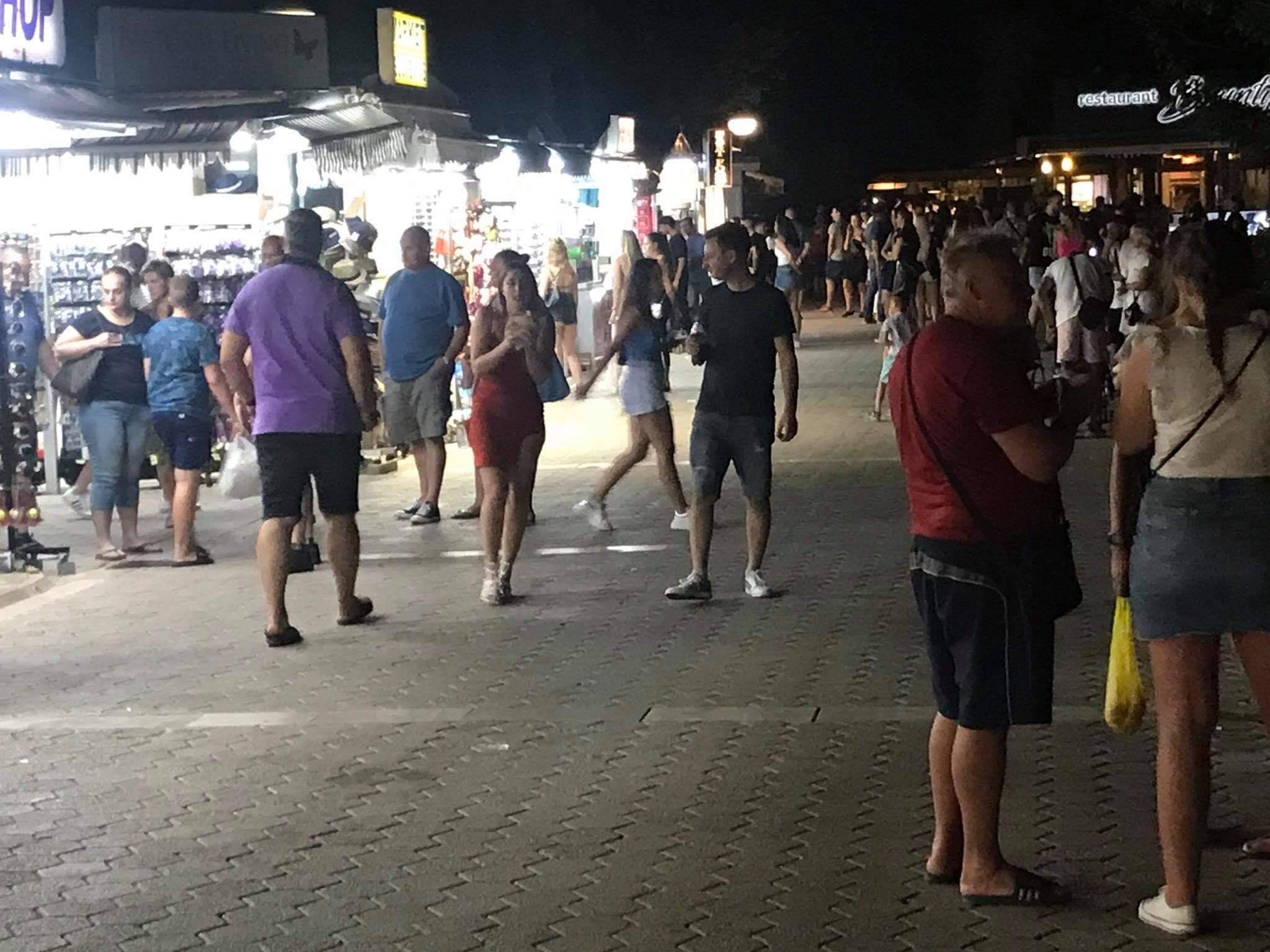 Turisti na plažama kao sardine - Avaz