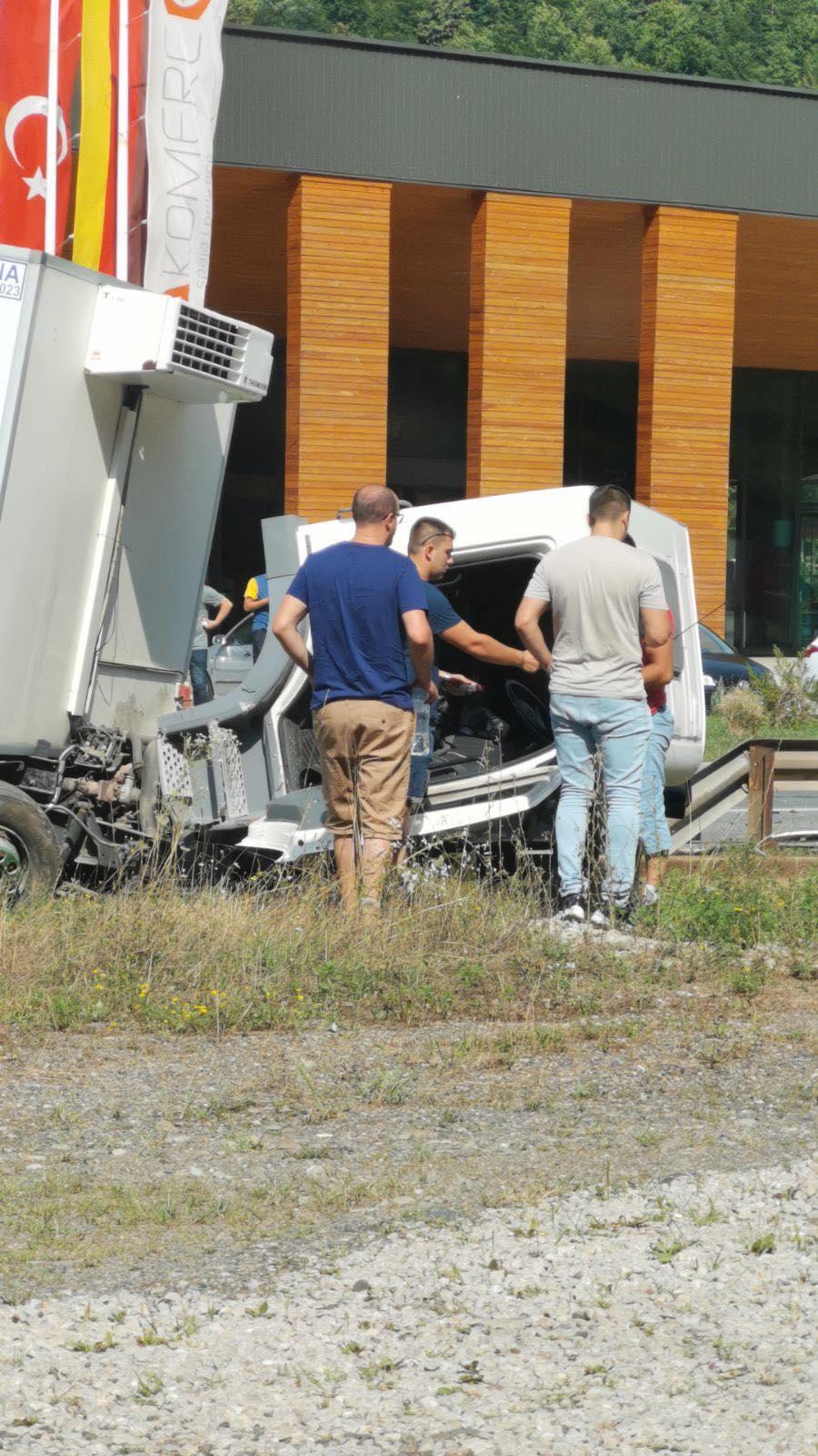 Na vozilima pričinjena velika materijalna šteta - Avaz