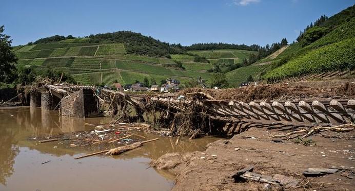 After reconstructing the events, investigators found that forecasts about the impeding floods should have led officials to sound the warning and evacuate residents living near the swollen Ahr river by 8:30 PM (1830 GMT) on July 14 - Avaz