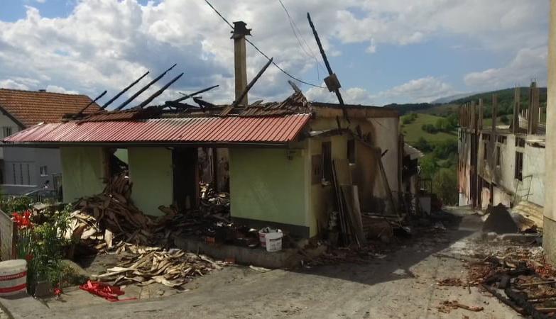 Nakon što je vatra progutala fabriku u selu kod Viteza: Mještani ostali bez posla, od čega će se živjeti