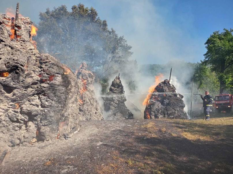 S lica mjesta: Vatrogasci ugasili požar - Avaz