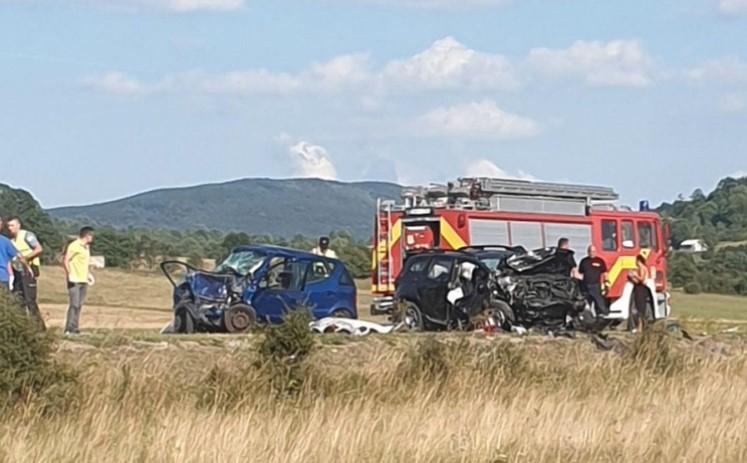 Prva fotografija s mjesta stravične nesreće kod Bihaća: Poginule dvije osobe, jedna povrijeđena