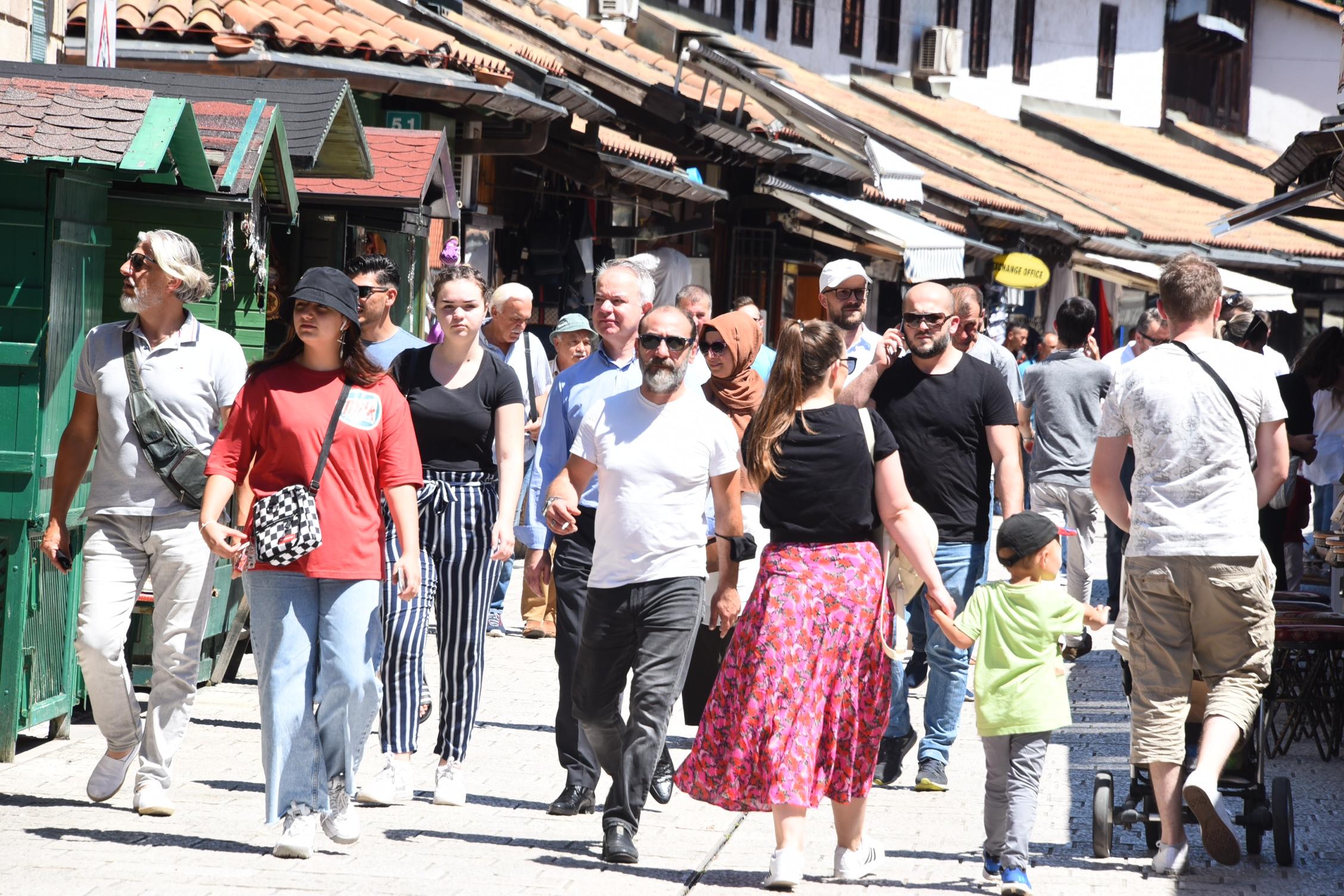 U BiH preminule tri osobe, 241 novi slučaj zaraze