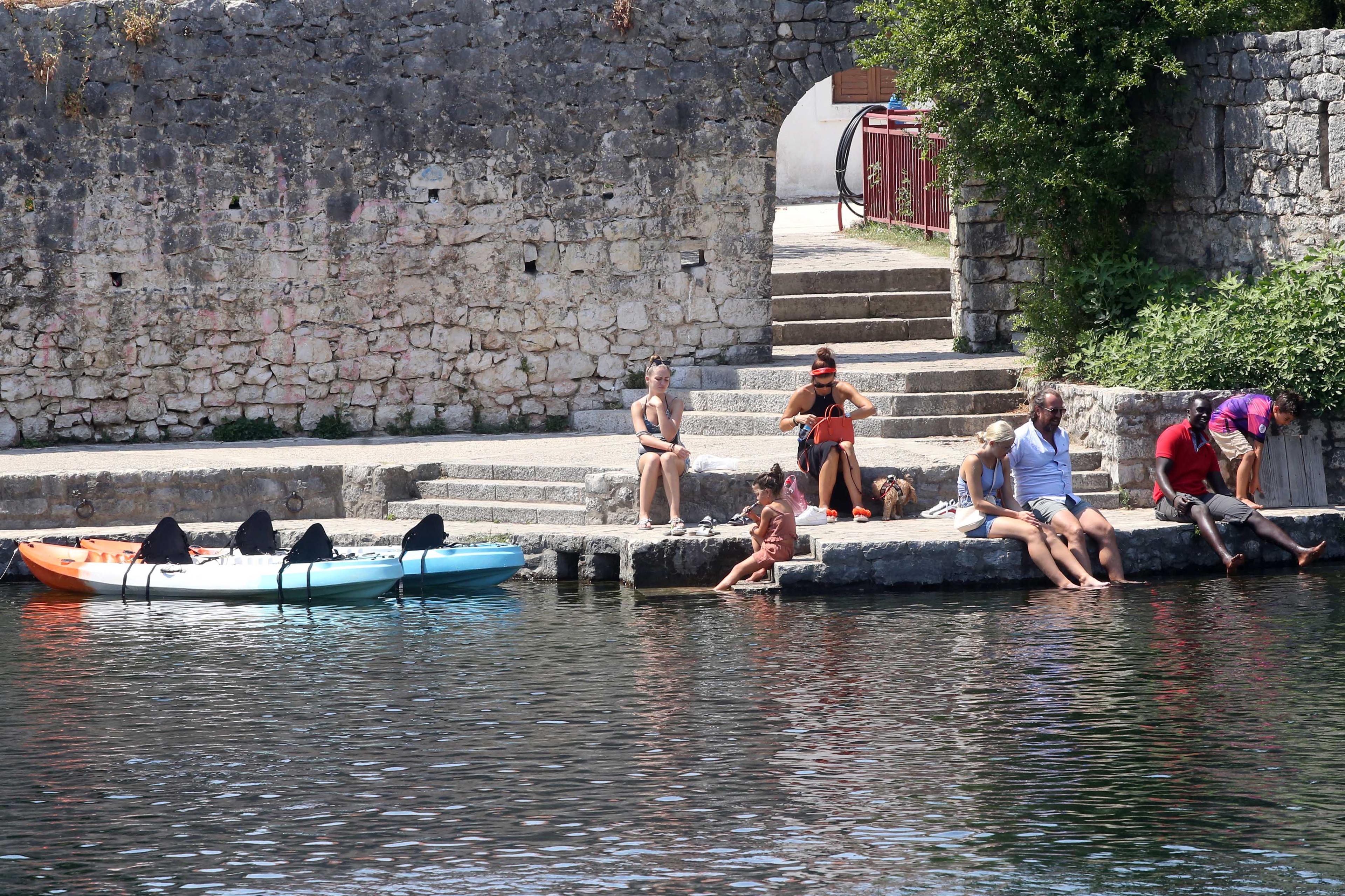 Mnogobrojni turisti u Trebinju - Avaz