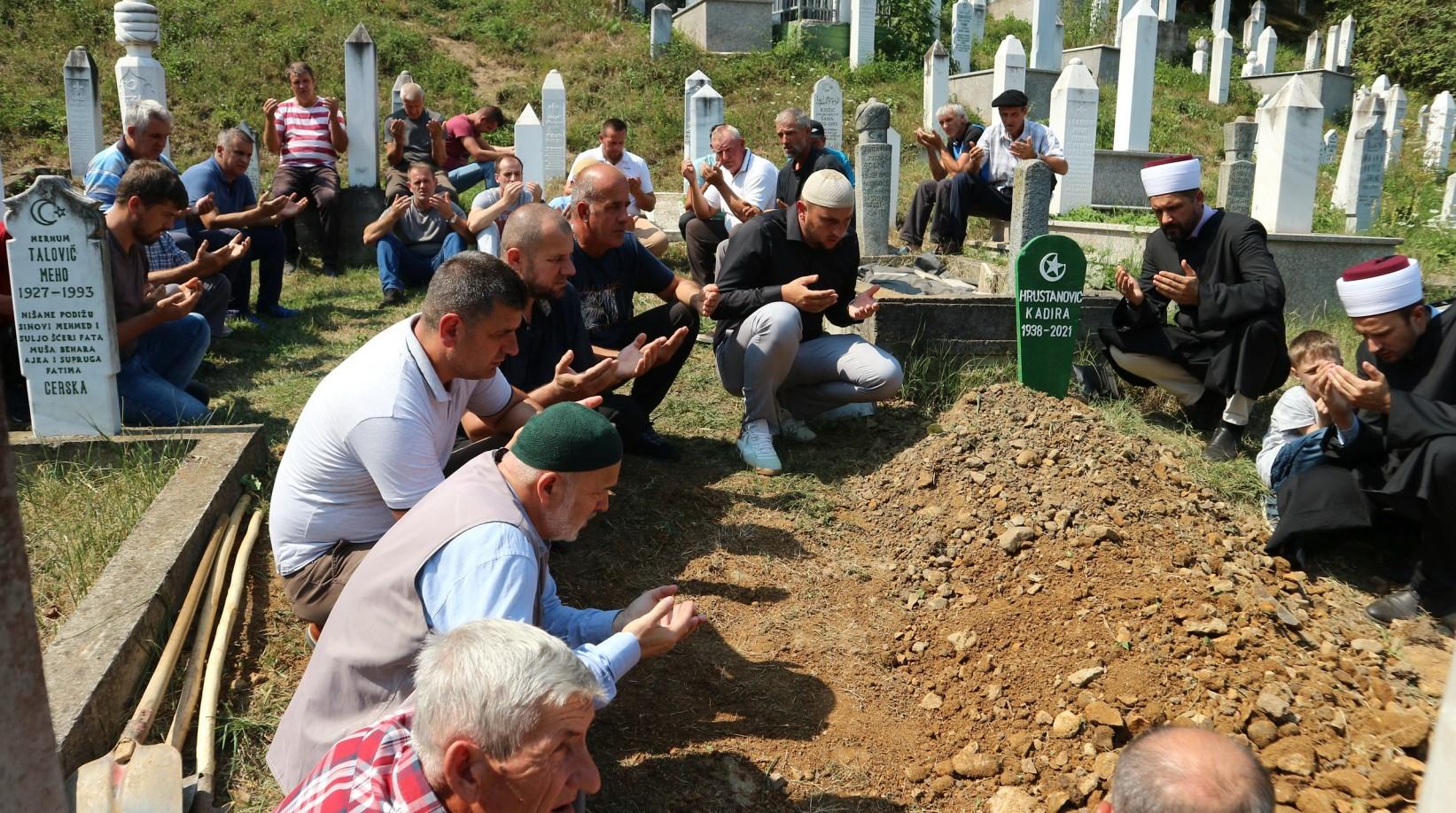 Srebrničani se oprostili od ponosne majke Kadire - Avaz