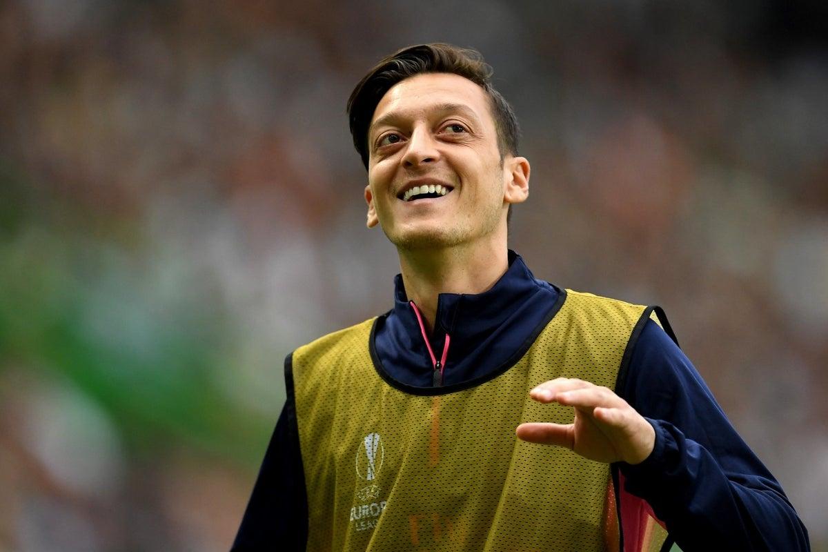 Ozil ismijava Artetu na Twitteru nakon današnjeg debakla Arsenala