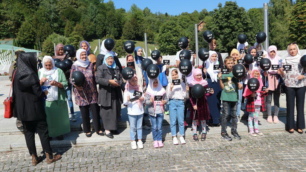 Majke obilježile Dan nestalih u Srebrenici: Gdje su naši sinovi, braća, muževi i komšije