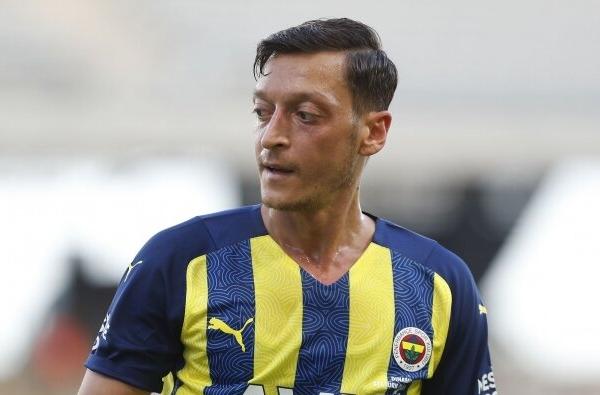 Ezil nesretan u Fenerbahčeu, želi otići nakon samo pola godine