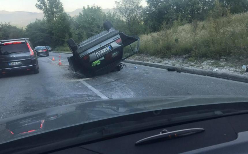 Golf završio na krovu na putu prema Bjelašnici