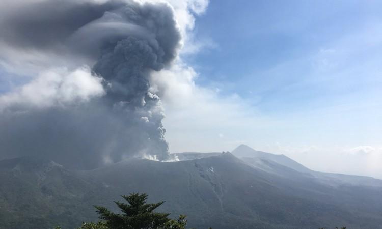 Erupcija vulkana u Japanu, povećano upozorenja na nivo tri