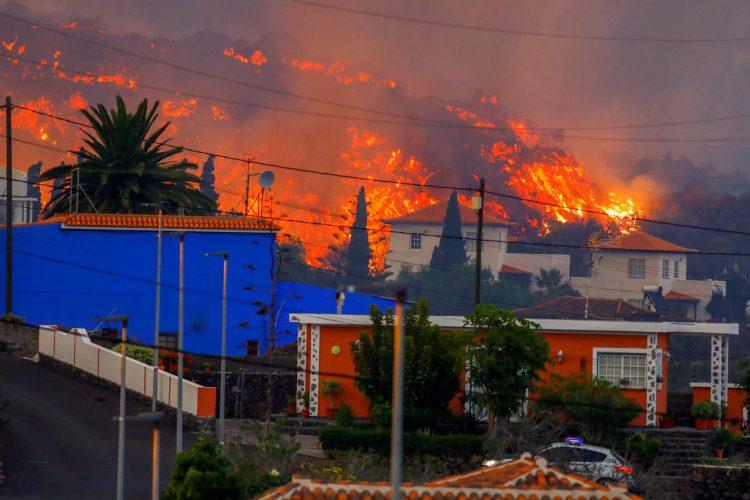 Nastavljena erupcija vulkana na otoku La Palma dok lava uništava sve pred sobom