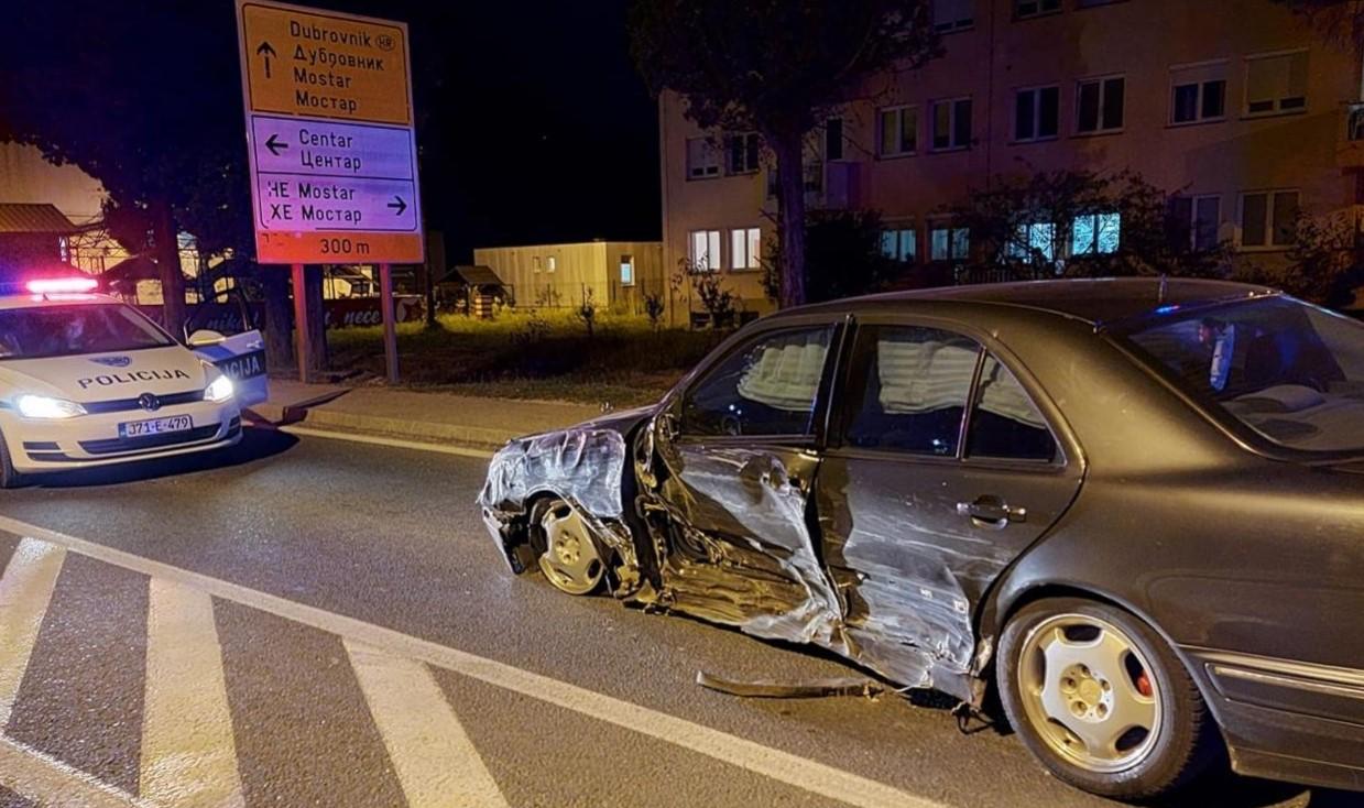 S lica mjesta: Uništena vozila - Avaz