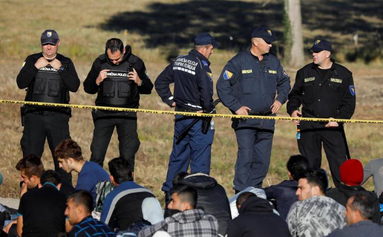 Pale krijumčarke migranata: U Mercedesu i Opelu prevozile 11 Sirijaca