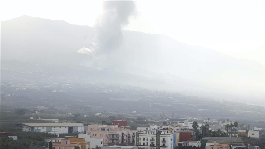 The Cumbre Vieja volcano continues to spew lava and ashes, on the Canary island of La Palma in El Paso on October 01, 2021. - Avaz