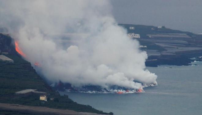 Lava se u La Palmi se slijeva prema moru