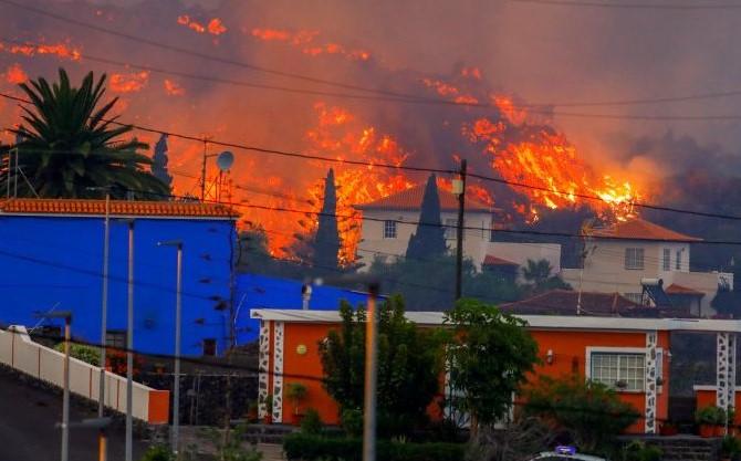 Vulkanolozi su objavili da je pepeo iz vulkana prekrio više od 3.200 hektara zemljišta - Avaz