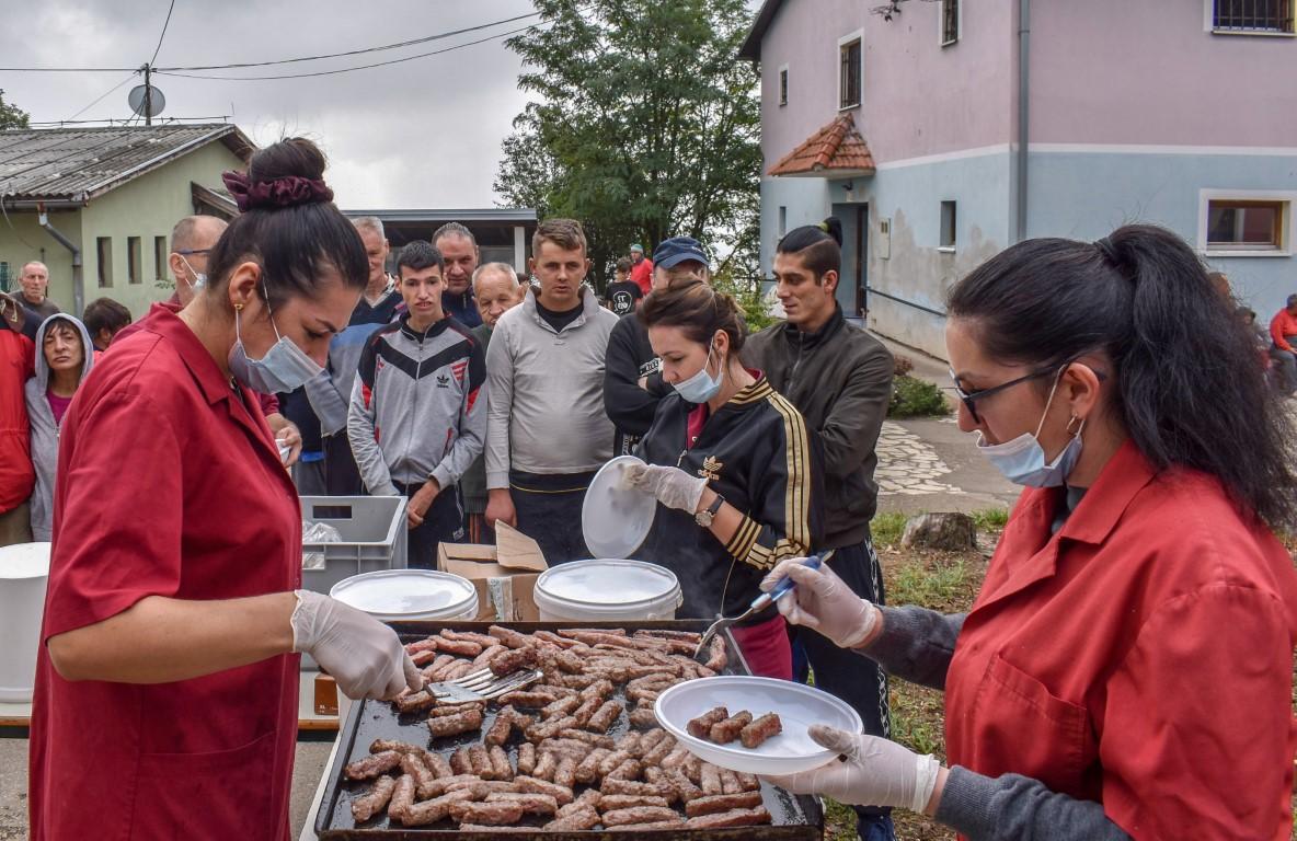 Zabava i roštilj za korisnike - Avaz