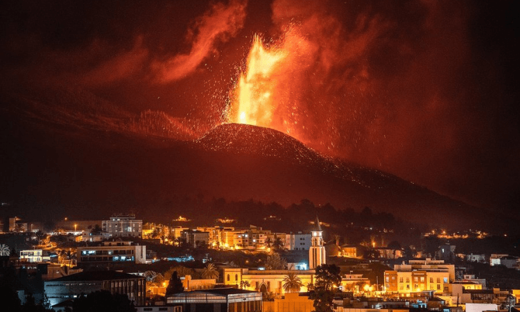 Lava je uništila 946 objekata na otoku - Avaz