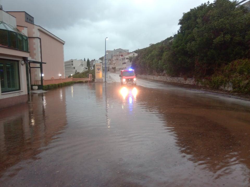 Neum jutros:Vatrogasci na terenu - Avaz