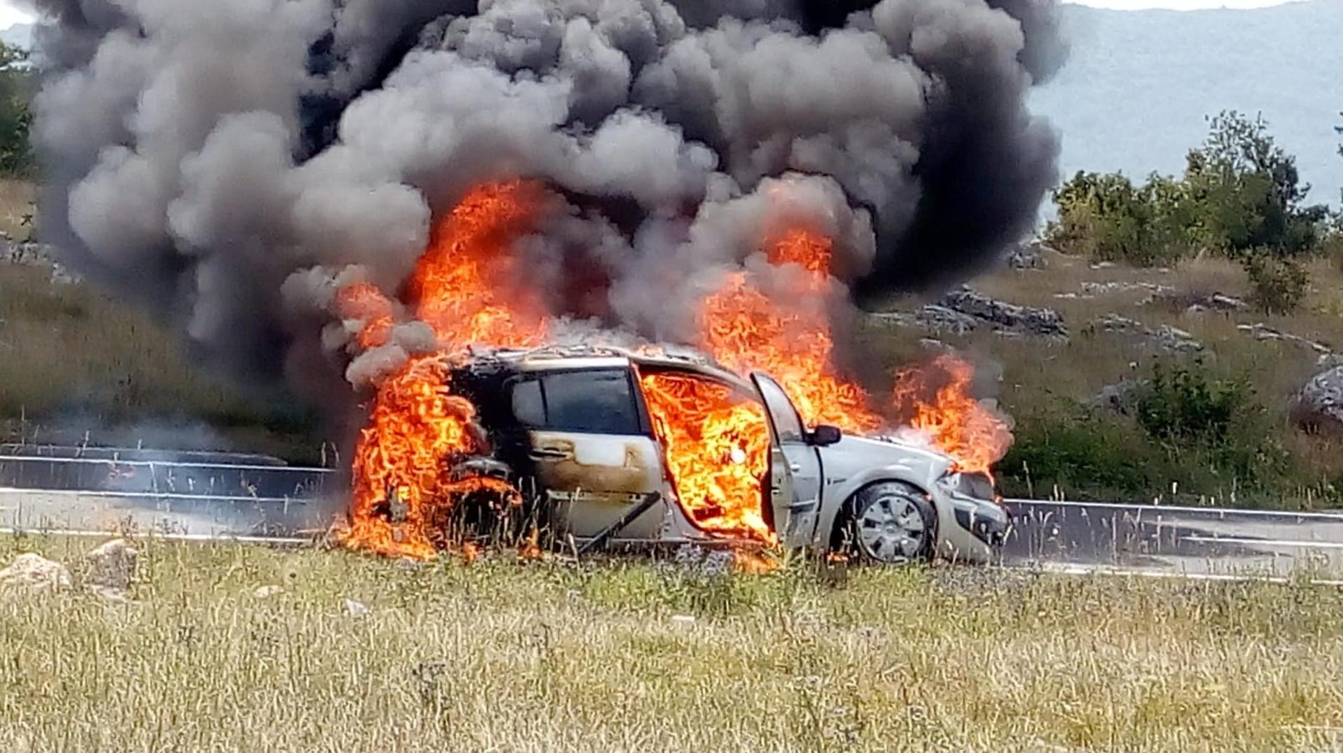 U Trebinju gorio automobil, Renault Megan bio u vlasništvu policijskog inspektora