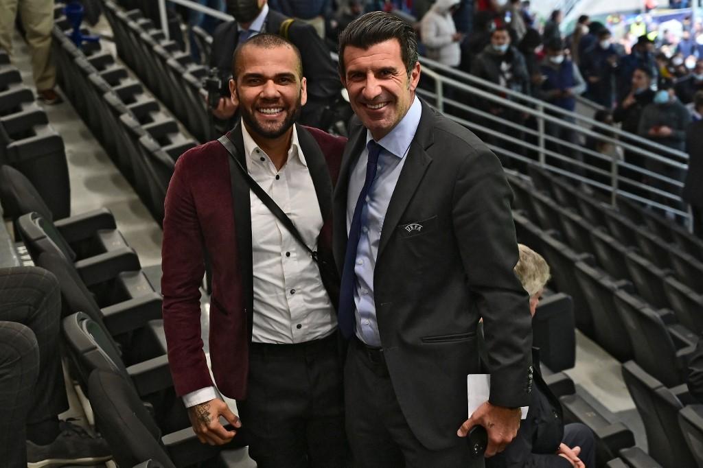 Dani Alveš i Luis Figo na tribinama San Sira - Avaz