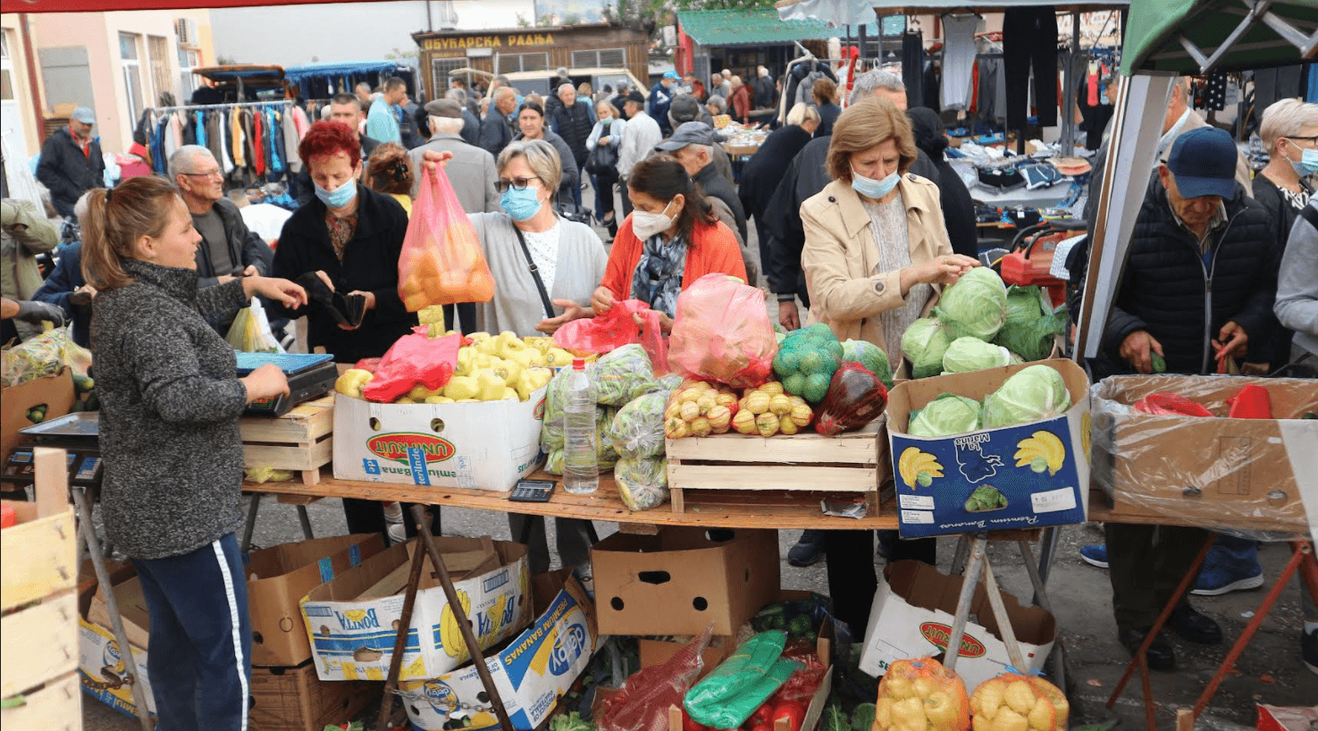 Velika ponuda i potražnja na bratunačkoj pijaci - Avaz