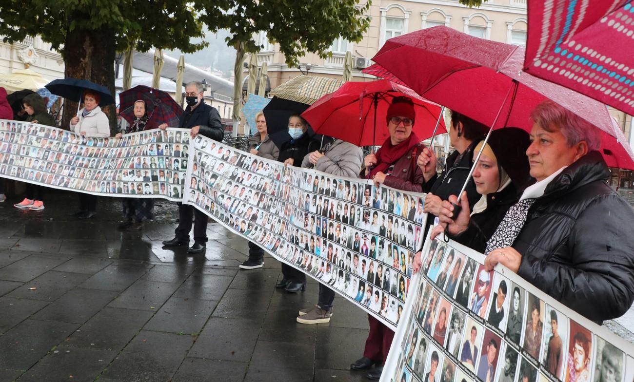 Majke Srebrenice u Tuzli - Avaz