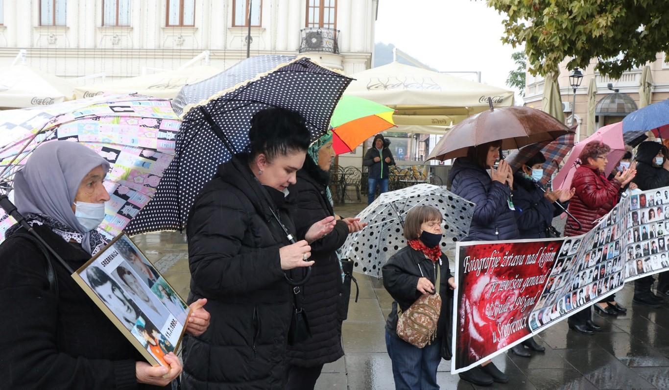 Mirno okupljanje u Tuzli je okončano učenjem El – Fatihe - Avaz