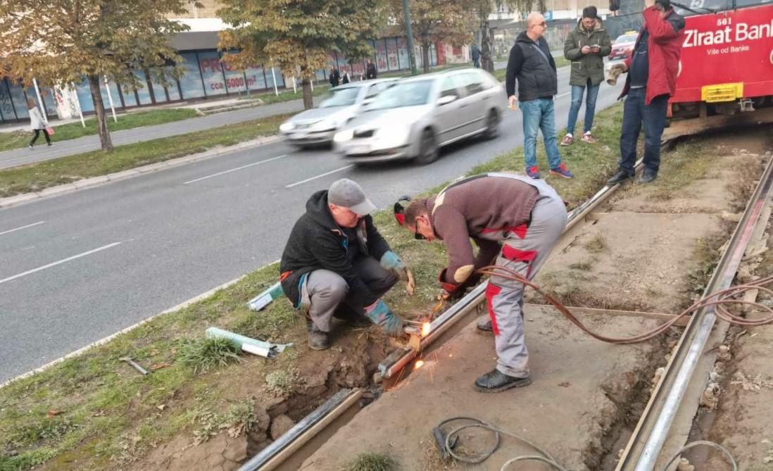 Varioci pozvani od kuće da poprave šinu - Avaz