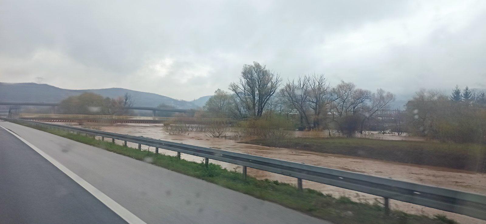 Kod petlje Butile izlila se rijeka Bosna - Avaz