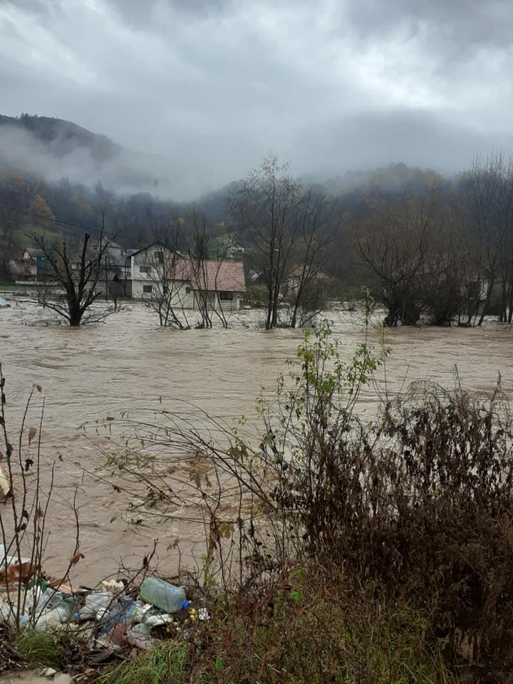 Kijevo pod vodom - Avaz