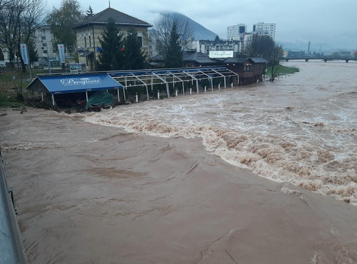 Restoran "Brajlović" još uvijek pod vodom