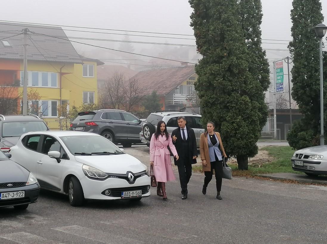 Arrival of the accused at the trial - Avaz