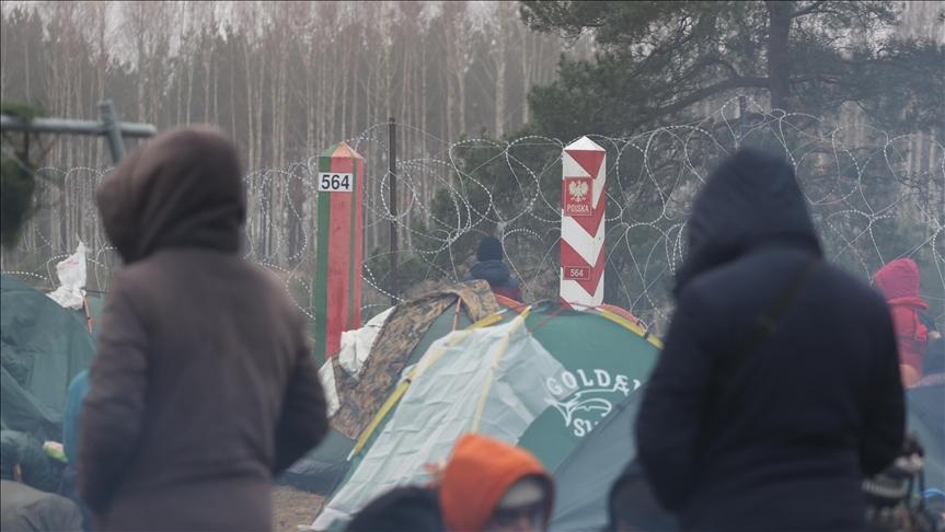 Irregular migrants continue to wait at the Polish-Belarusian border on November 10, 2021 in Belarus - Avaz