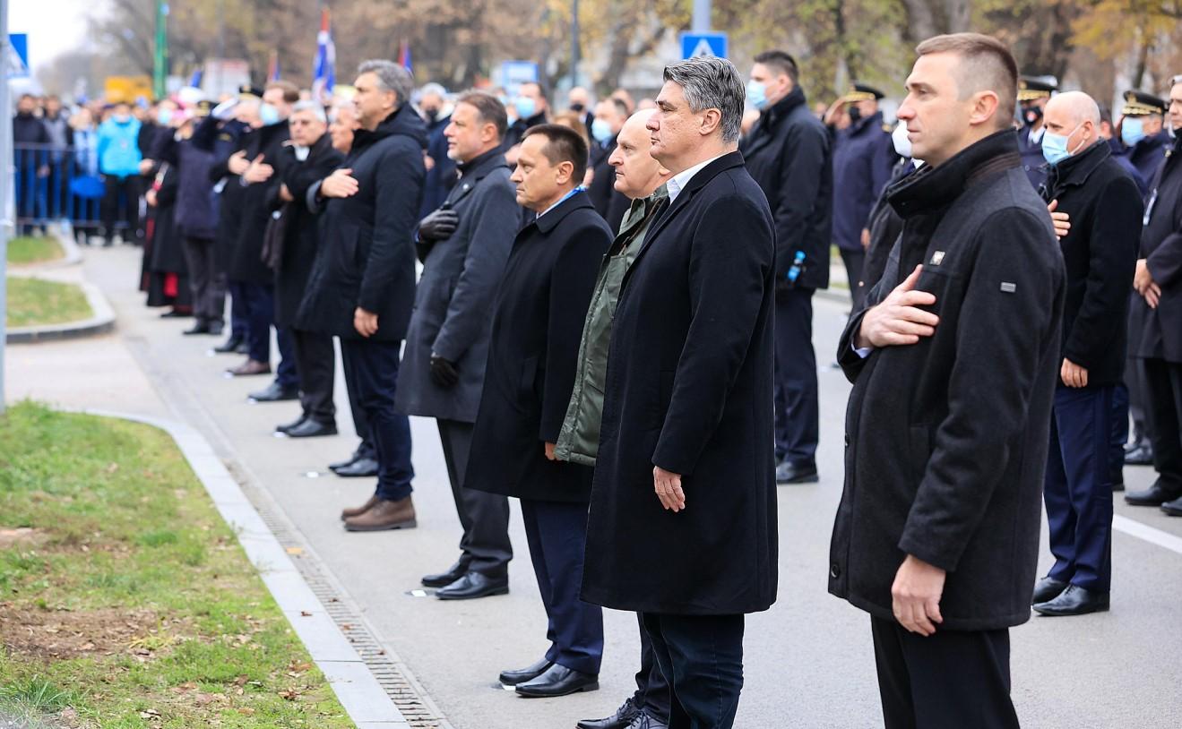 Delegacije se poklonile žrtvama - Avaz