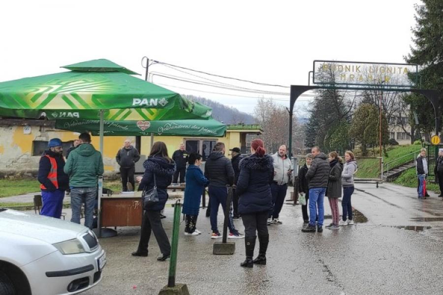 Građani danas potpisivali peticiju u znak podrške rudarima - Avaz