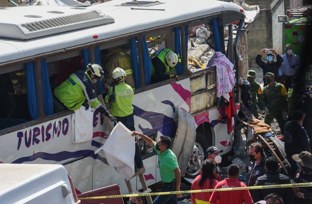 Autobus se zabio u kuću u Meksiku, najmanje 19 poginulih