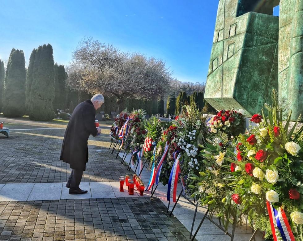 Čović se poklonio žrtvama Vukovara