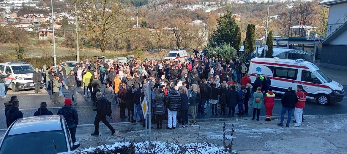 Zdravstveni radnici u Konjicu izašli na ulice: Ukazali na težak položaj