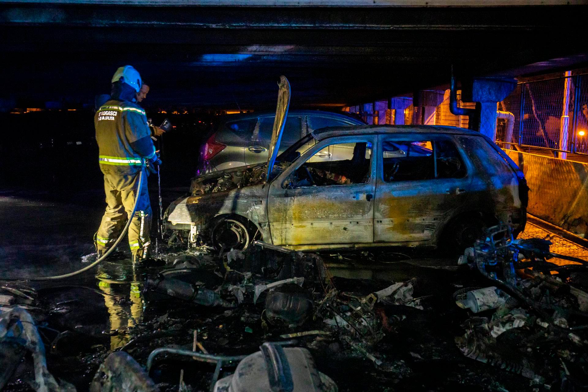 U garaži u Splitu izgorjeli motori i automobili